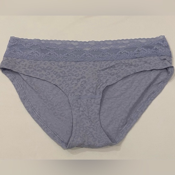 NEW WITH TAGS VICTORIA’S SECRET 2 PK SIZE L BLUE CHEETAH PRINT WITH LACE PANTIES - Picture 2 of 5